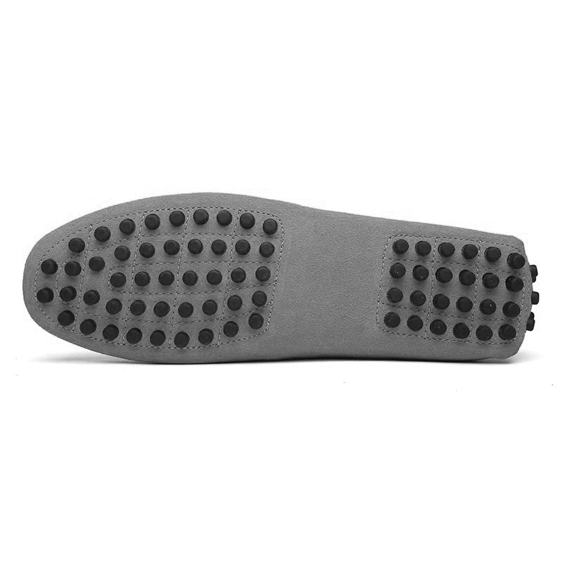 semelle complète du mocassin montrant les picots de caoutchouc sur toute la surface
