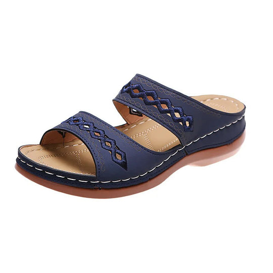 Claquette orthopédique femme à design ajouré bleu