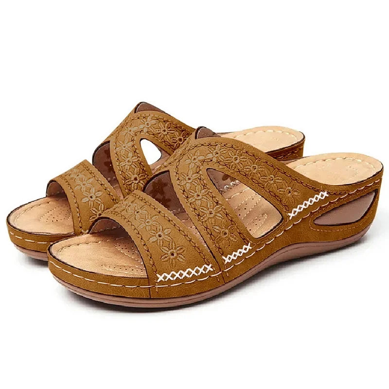 Claquette orthopédique femme à talon compensé marron