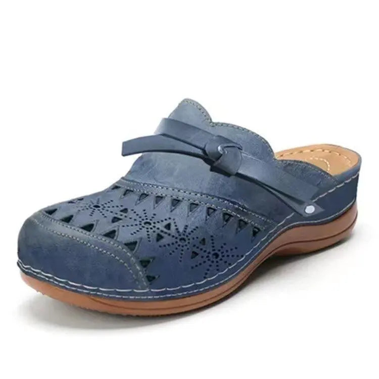 Sabot orthopédique femme à motifs ajourés et nœud plat bleu