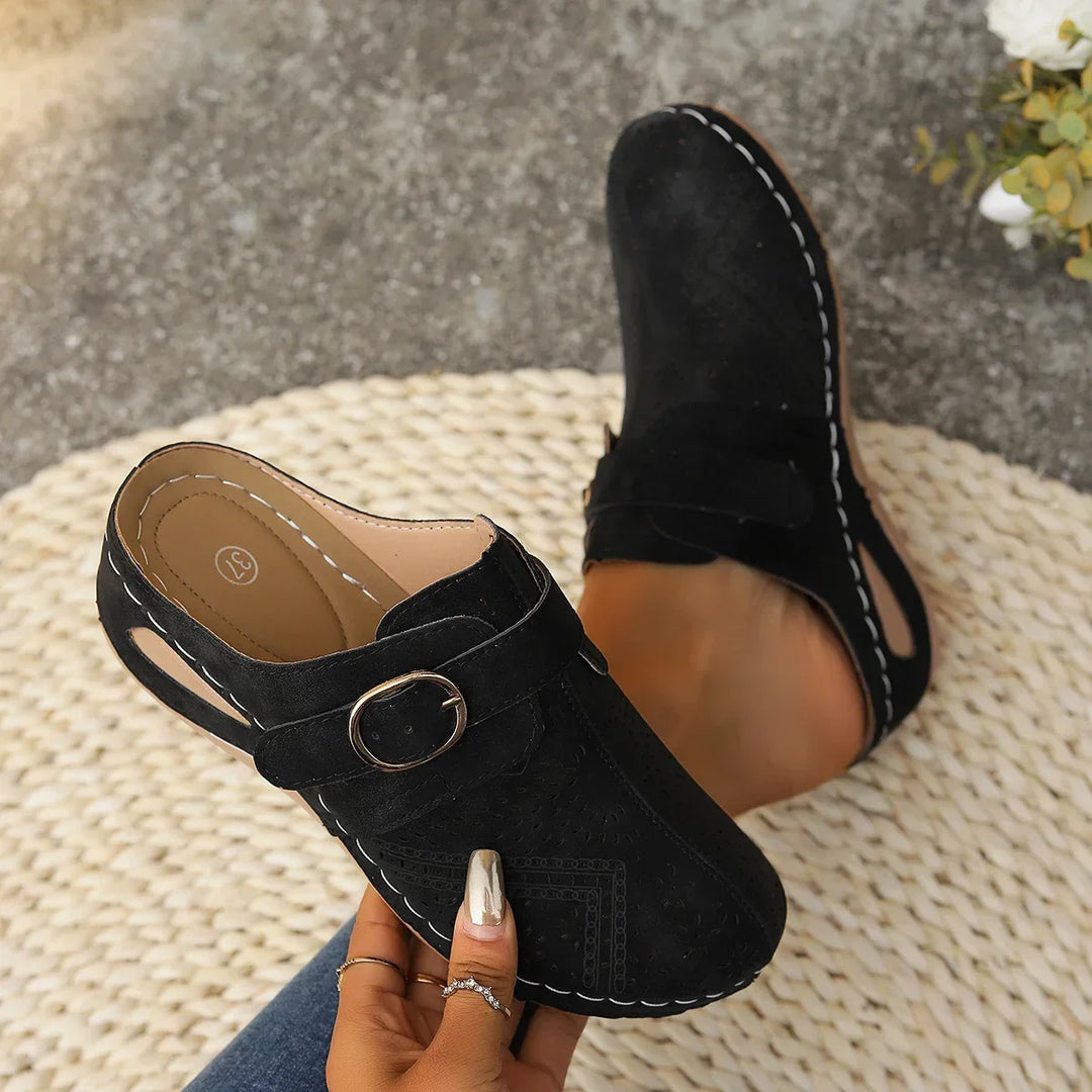 Sabot orthopédique femme ajouré avec bride boucle
