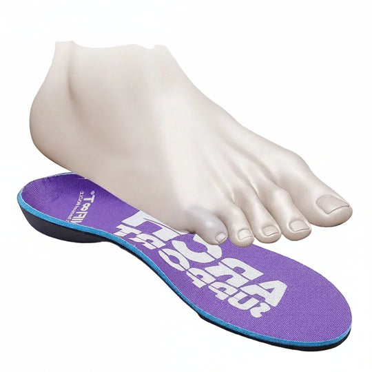 Semelle orthopédique pied plat sport renforcée violet sur mannequin