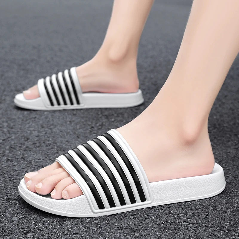 Claquette orthopédique homme style sportif à bandes